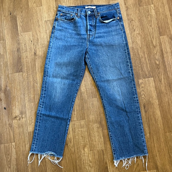 NWOT Levi's Blue Straight Raw Hem Button Fly Wedgie Straight Leg Jeans - Picture 2 of 10